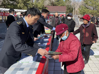 布爾津縣市場監(jiān)督管理局開展“憲法法律宣傳月”集中宣傳活動